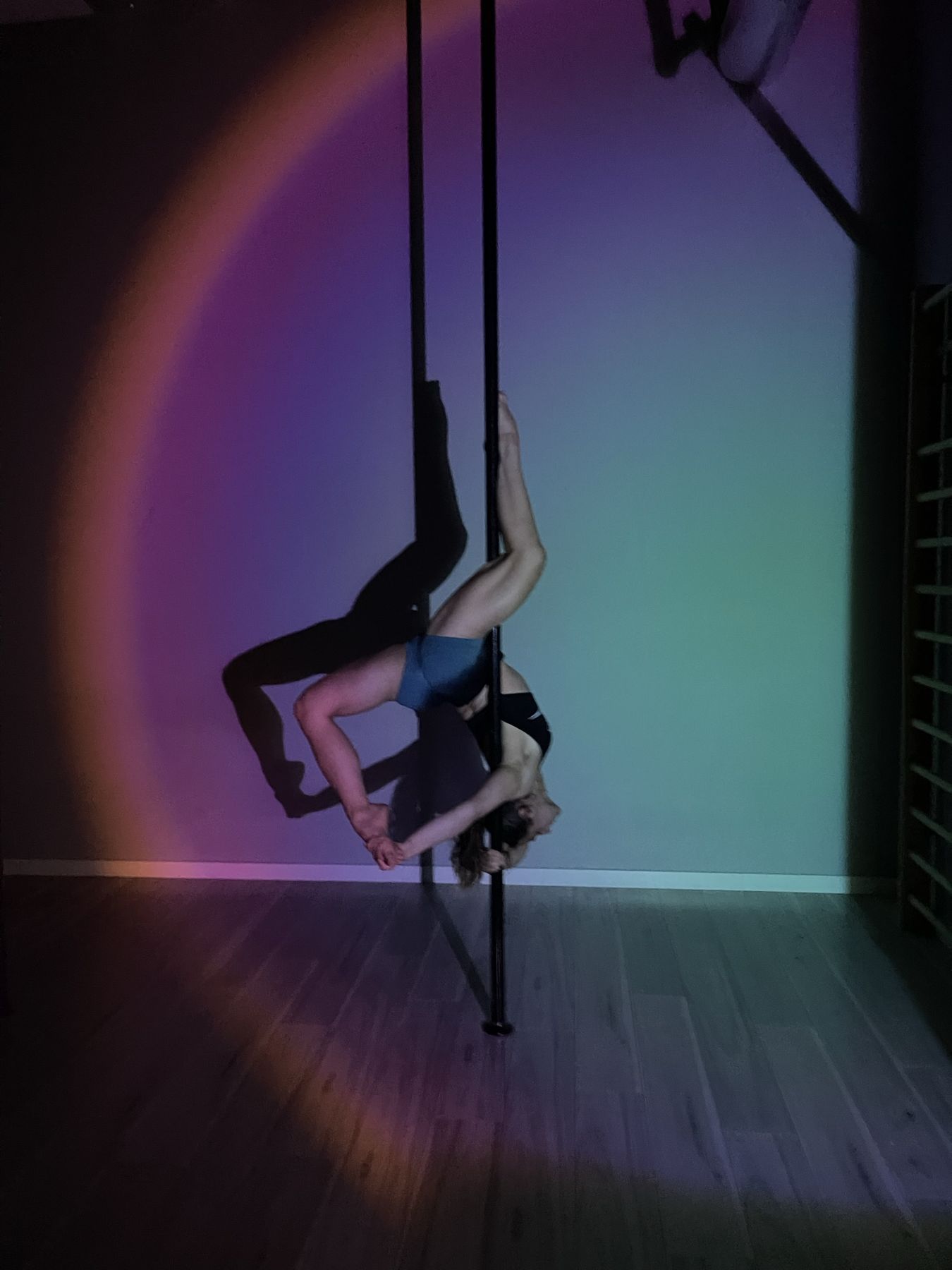 Pole dance — taniec artystyczny
